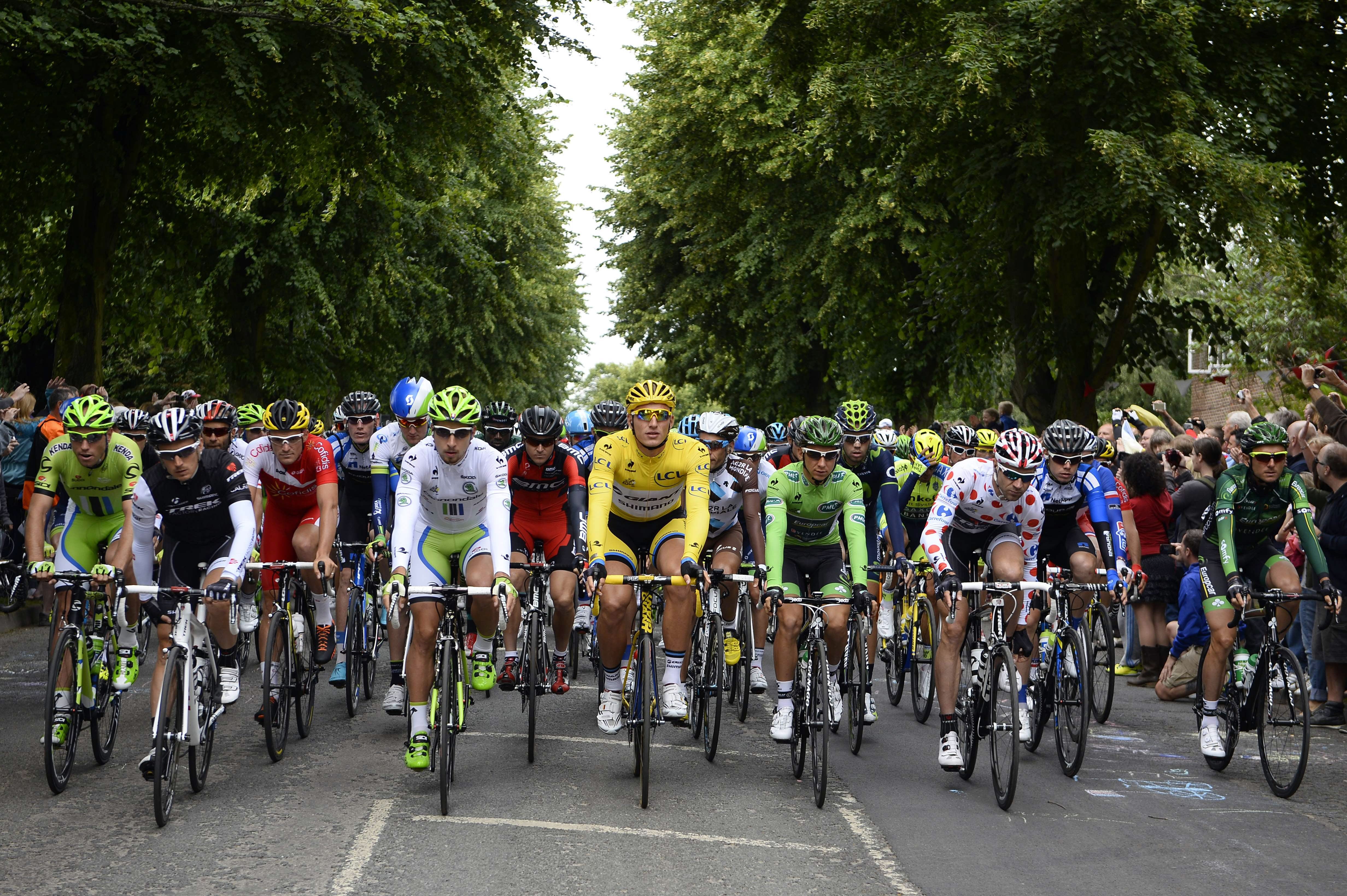 Peter Sagan (c-i), Marcel Kittel (c) y Bryan Coquard (c-d), al inicio de la etapa.