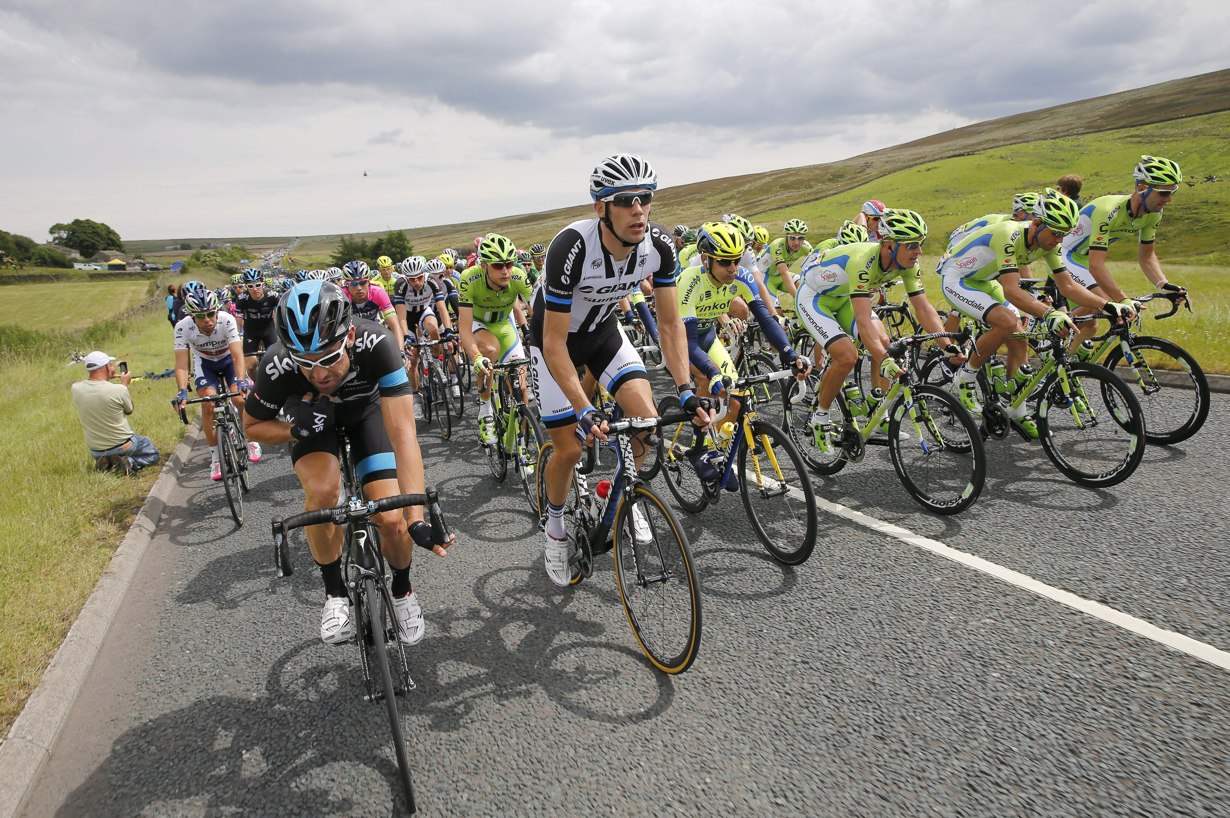 Pelotón de corredores, en la segunda etapa.