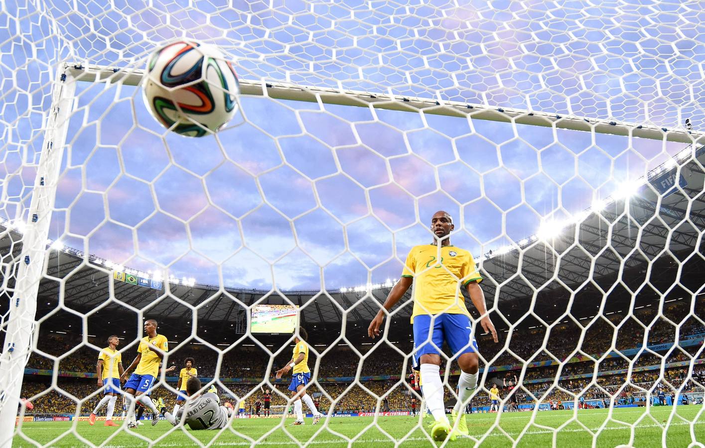 Martes, 8 de julio. Histórica derrota de Brasil ante Alemania por 1-7 en el partido de semifinales del Mundial de Fútbol de Brasil 2014, que se celebró en el estadio Mineirão de Belo Horizonte. EFE/EPA/MARCUS BRANDT