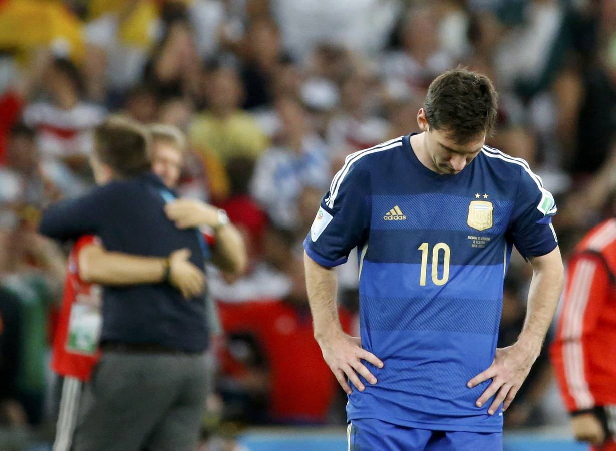 Domingo, 13 de julio. Alemania se proclama campeona del Mundial de Fútbol de Brasil por un cogl a cero ante Argentina. Mario Goetze anotó el gol de la victoria el Estadio de Maracaná en Río de Janeiro. EFE / EPA / REUTERS / AFP