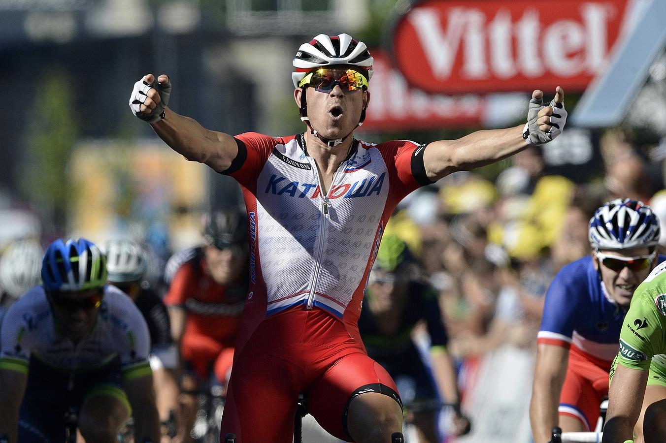 El ciclista del Katusha, Alexander Kristoff, celebra la victoria en la decimosegunda etapa del Tour