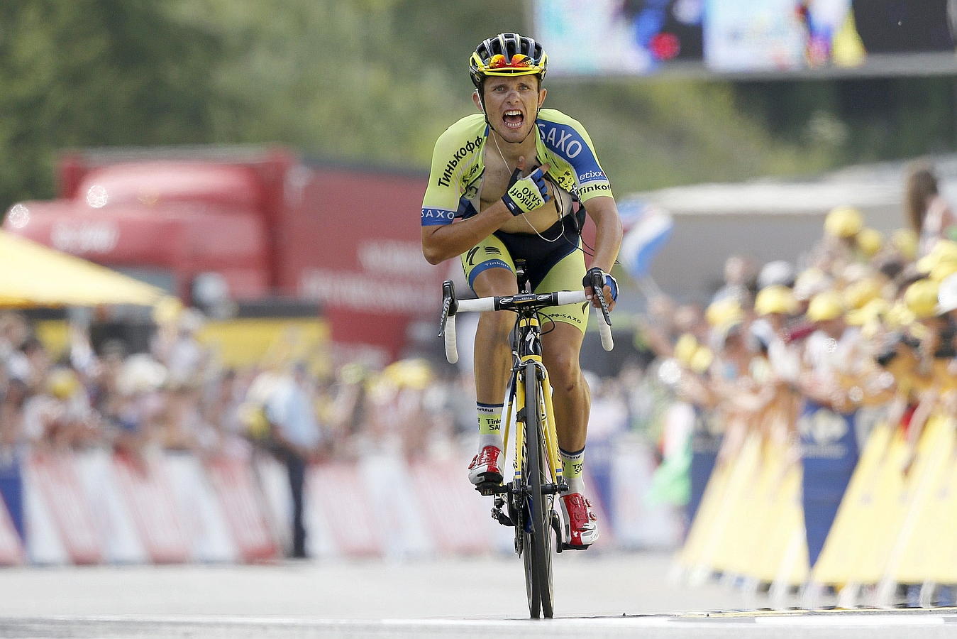 Rafal Majka, celebra su primera victoria en el Tour