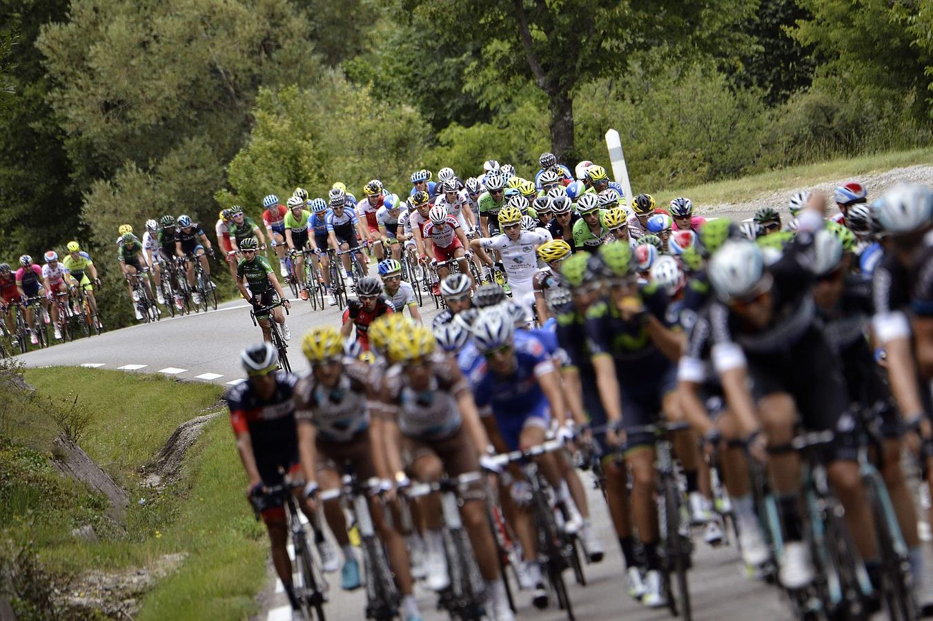 El pelotón, durante la decimoquinta etapa del Tour