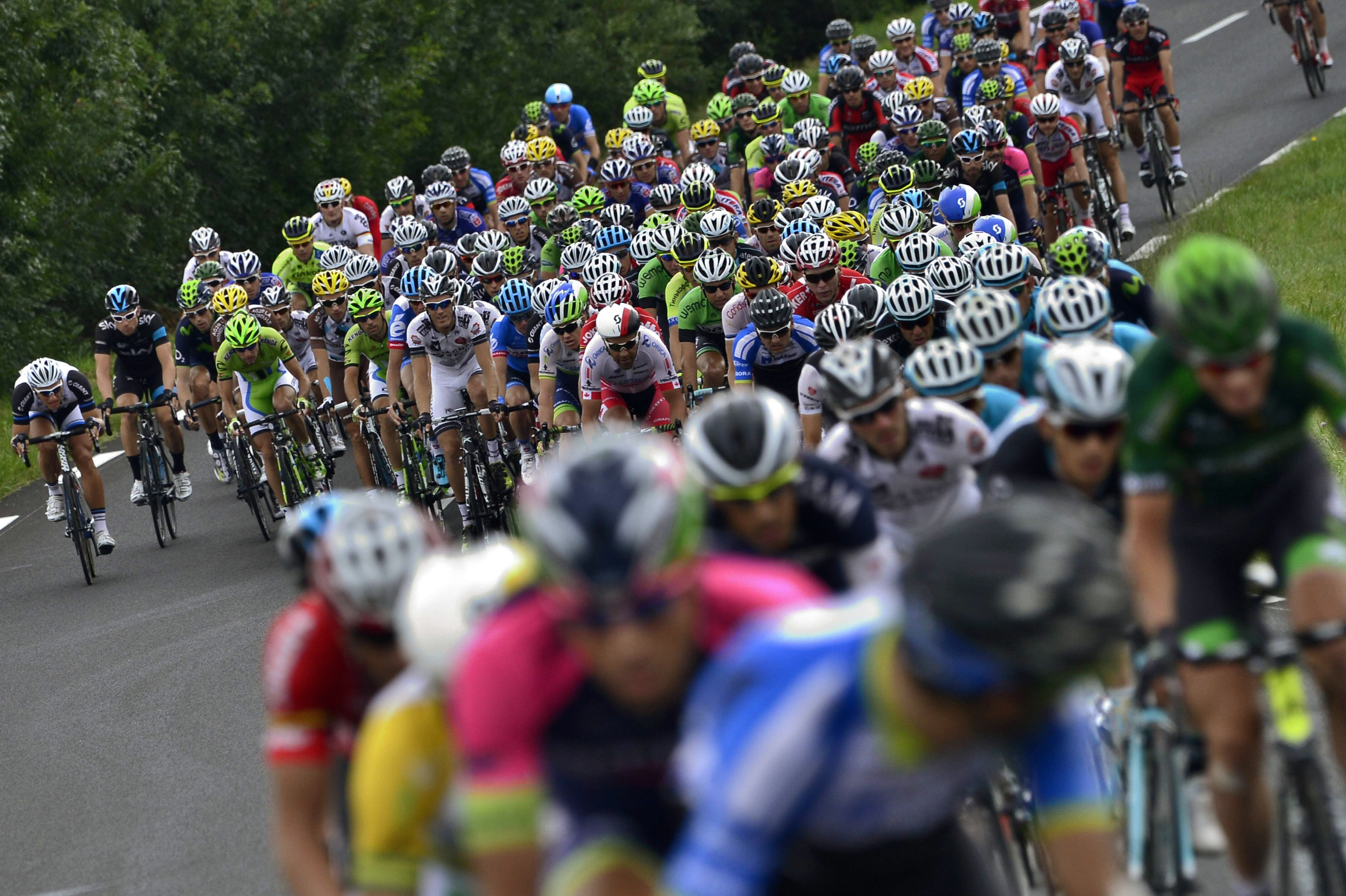 Pelotón, durante la etapa.