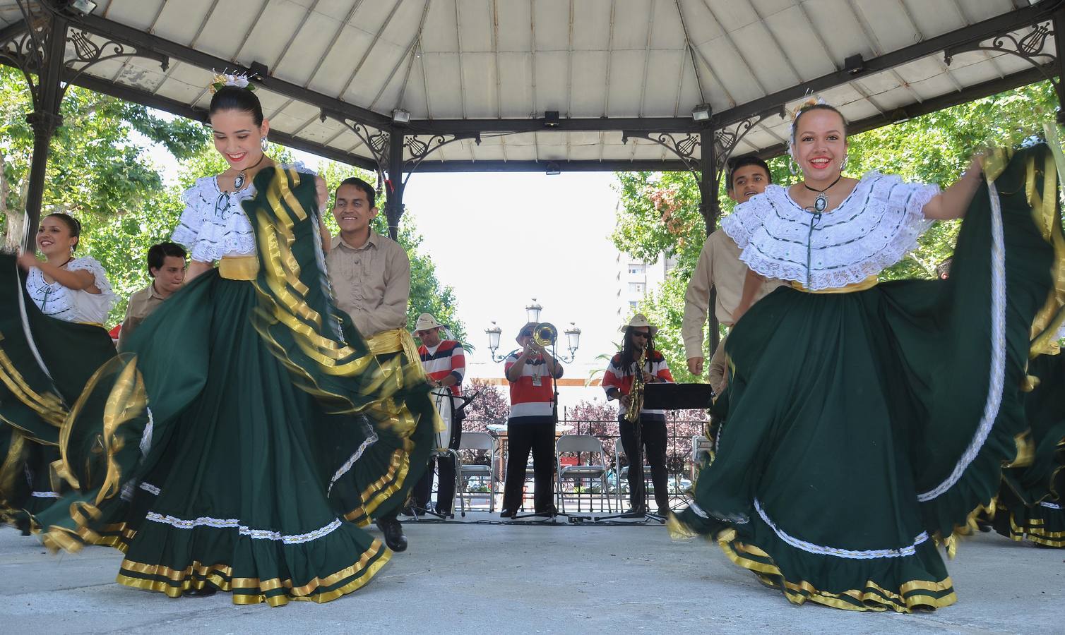 Badajoz baila con los pueblos del mundo