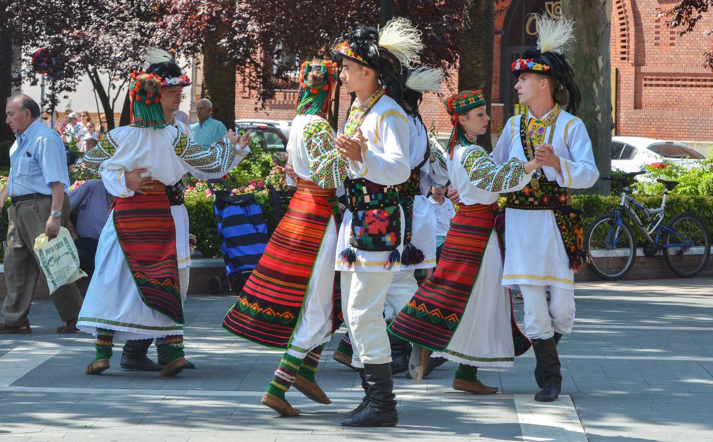 Badajoz baila con los pueblos del mundo