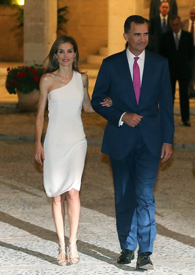 Don Felipe y doña Letizia ofrecen su primera recepción en Palma