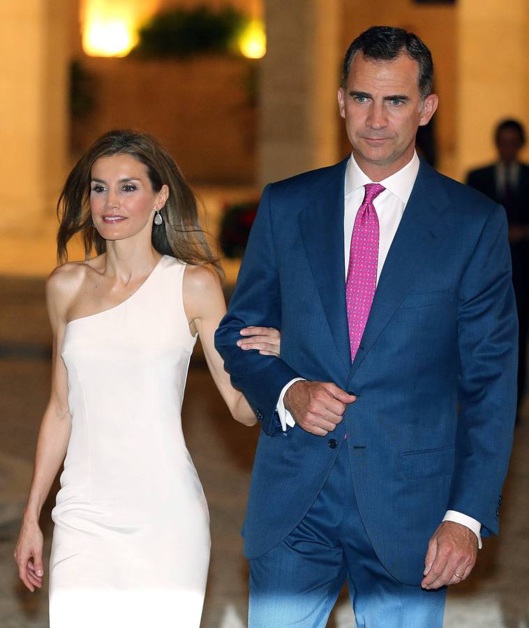 Don Felipe y doña Letizia ofrecen su primera recepción en Palma