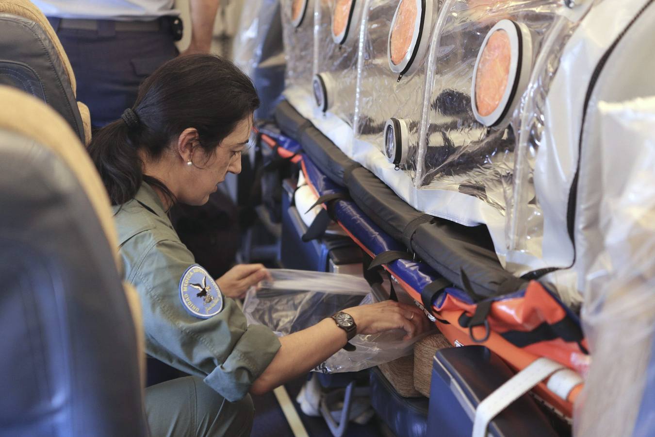 Miércoles 6 de agosto: Airbus A310 del 45 Grupo de Ejército del Aire medicalizado y con todas las medidas de seguridad pertinentes, que parte desde la base aérea de Torrejón de Ardoz (Madrid) con destino Liberia para repatriar al religioso español Miguel Pajares, infectado por el virus del ébola. EFE