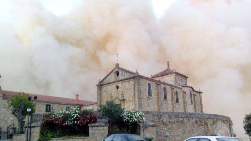 Un incendio cerca de Plasencia llega a las proximidades de Valcorchero