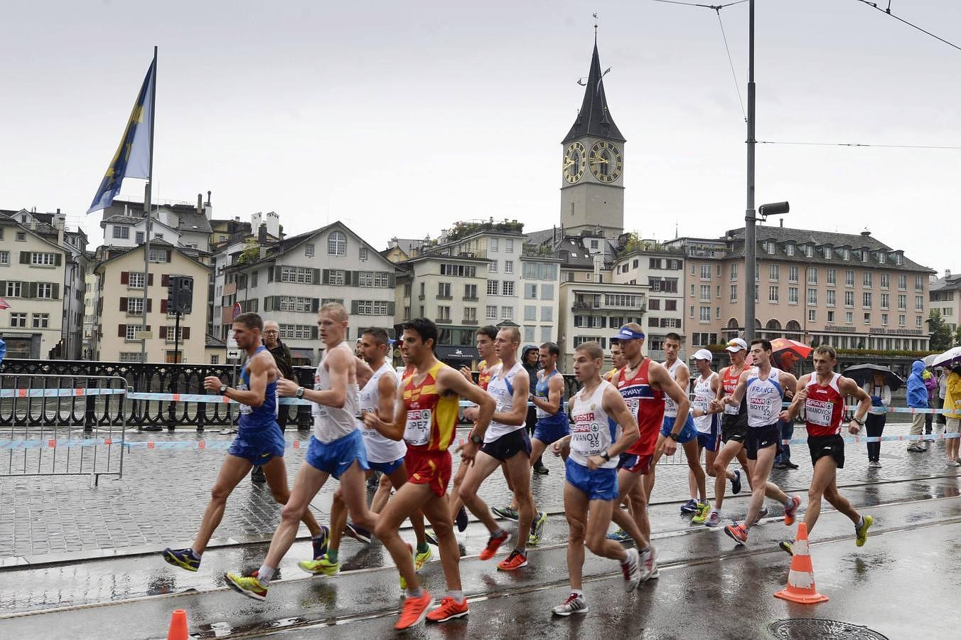 Miguel Ángel López (3º izq) logra el oro en la prueba de 20 km marcha masculinos de los Campeonatos Europeos de Atletismo