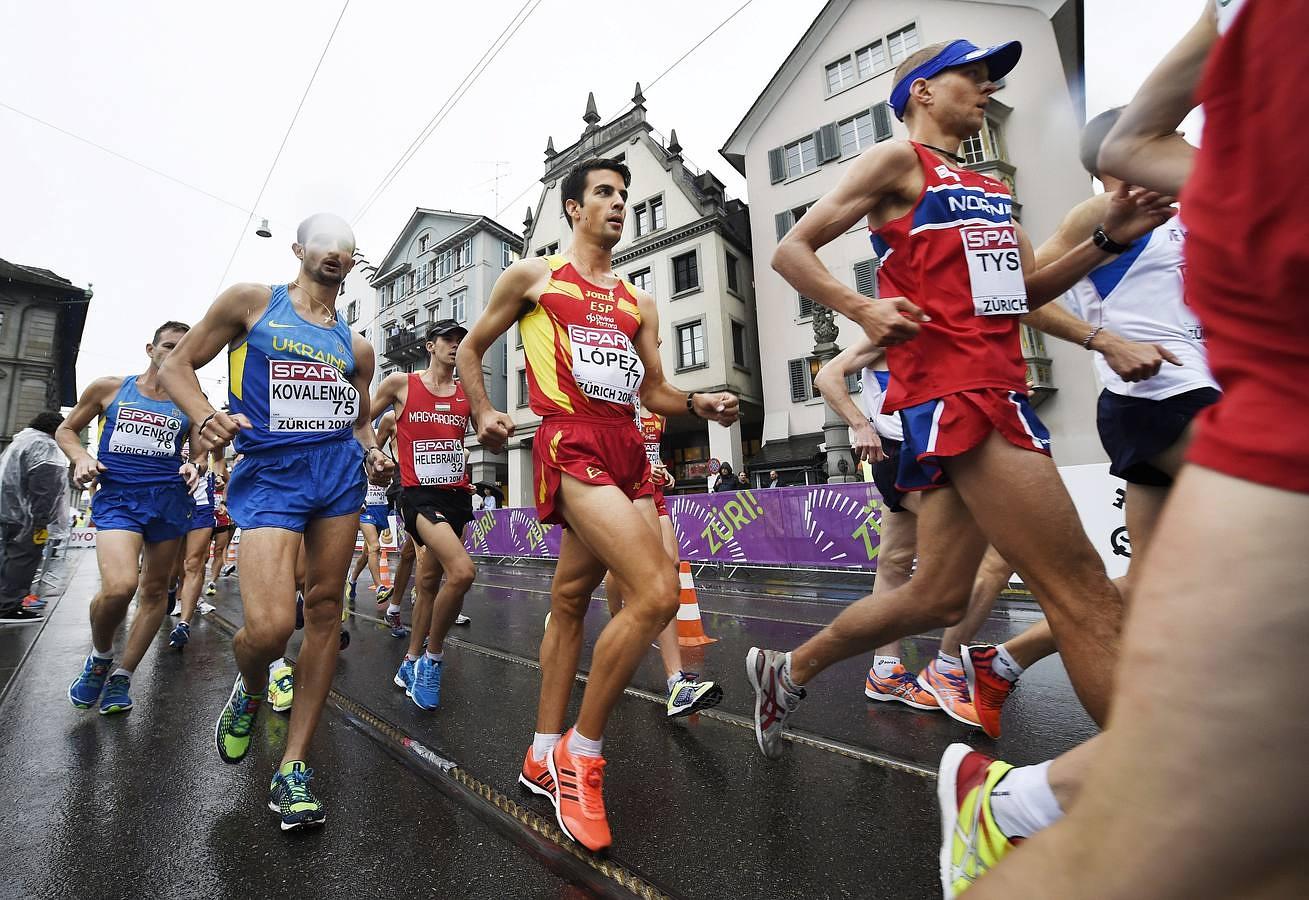 Miguel Ángel López (c) logra el oro en la prueba de 20 km marcha masculinos de los Campeonatos Europeos de Atletismo