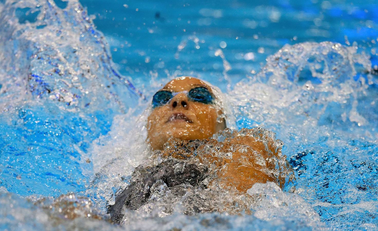 Da Rocha nada de espalda durante la prueba.