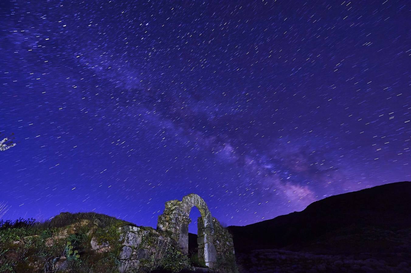 Vía láctea sobre la ermita de la Magdalena