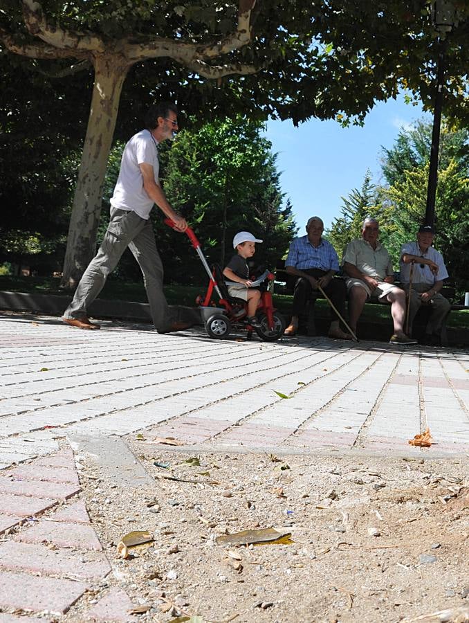 El vandalismo y la falta de cuidados deterioran el parque de la Coronación