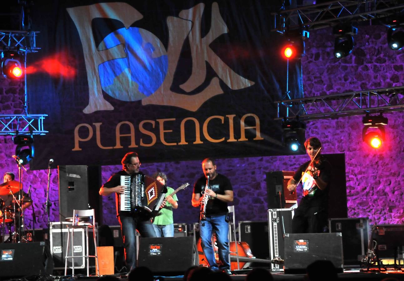 &#039;Enverea&#039; triunfa en el Festival de folk de Plasencia