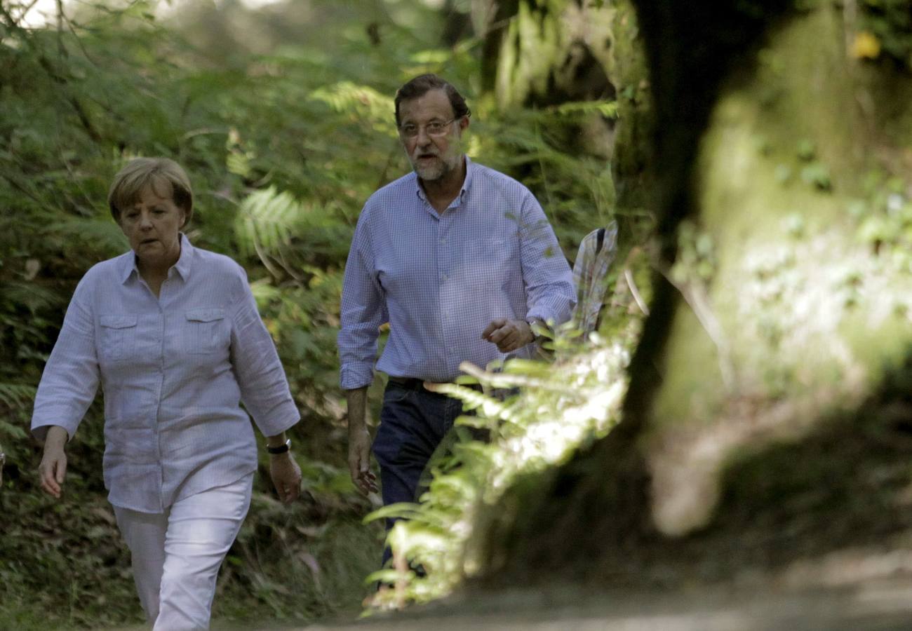 Angela Merkel y Mariano Rajoy recorren parte del Camino de Santiago.