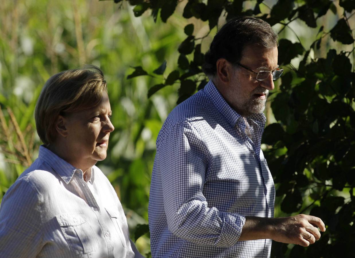 Angela Merkel y Mariano Rajoy recorren parte del Camino de Santiago.