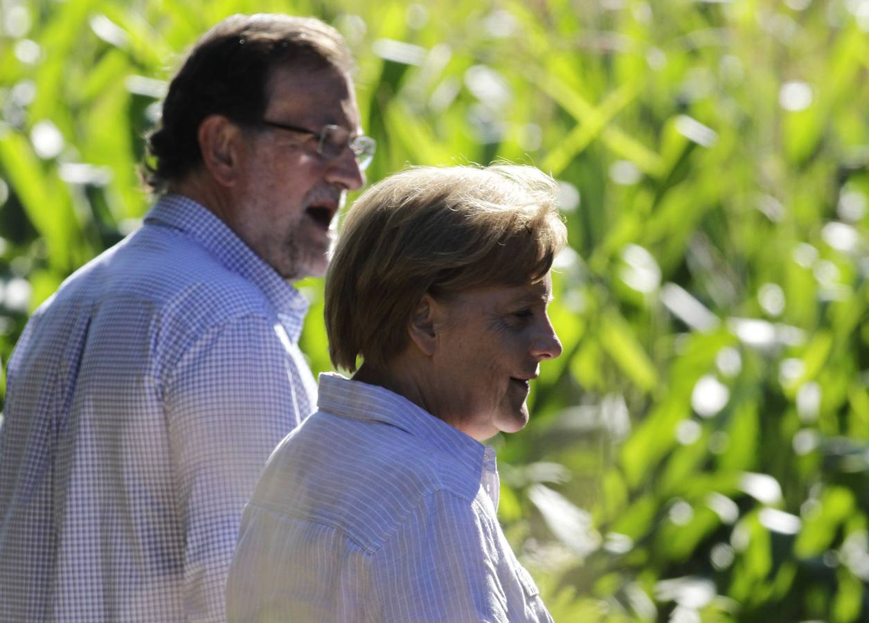Angela Merkel y Mariano Rajoy recorren parte del Camino de Santiago.