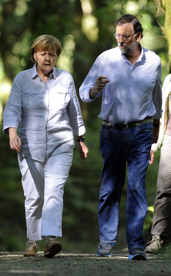Angela Merkel y Mariano Rajoy recorren parte del Camino de Santiago.