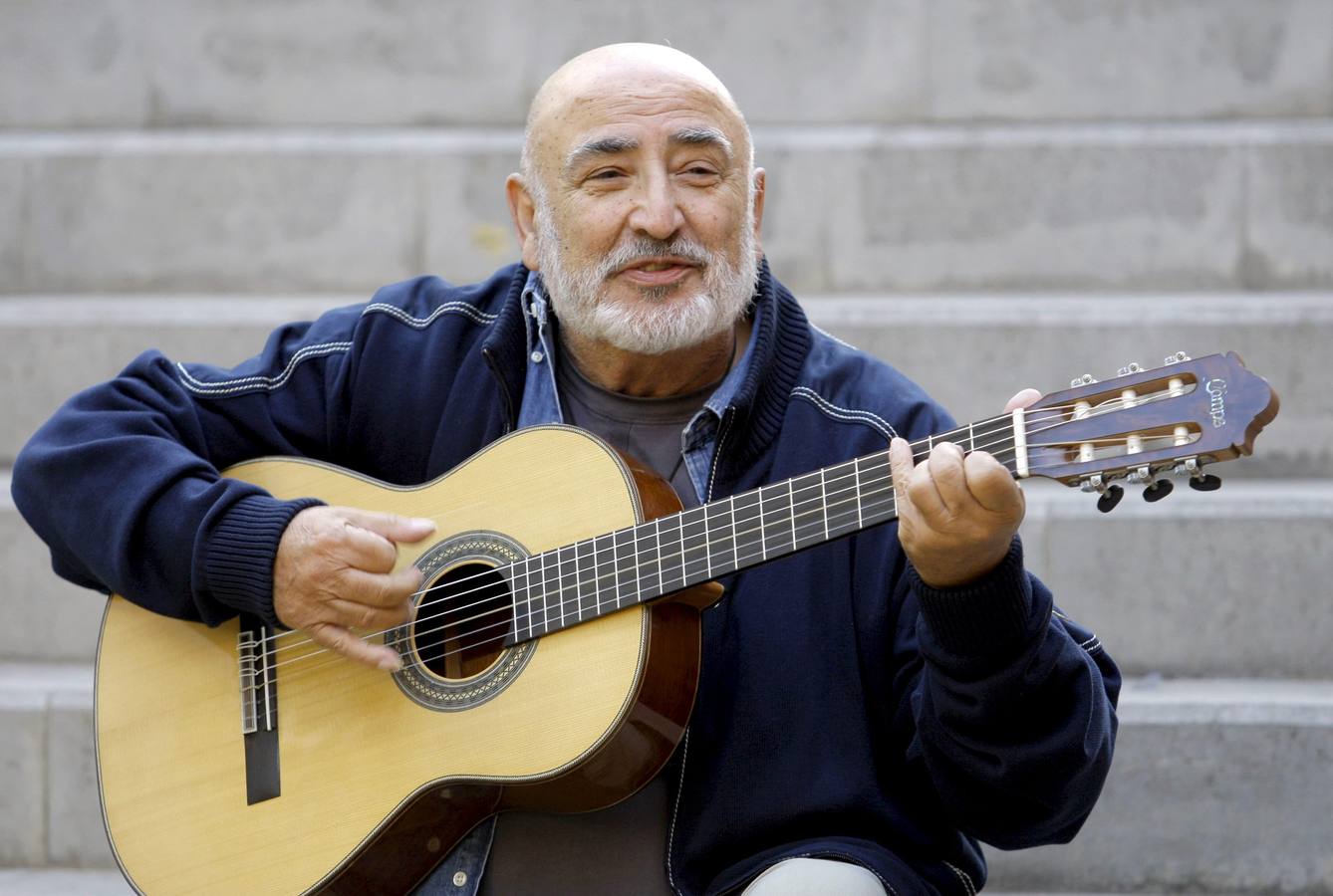 Miércoles, 27 de agosto. Pere Pubill Calaf 'Peret', denominado el padre de la rumba catalana, fallece a los 79 años de edad tras una larga batalla contra el cáncer de pulmón. Fotos: Agencias.