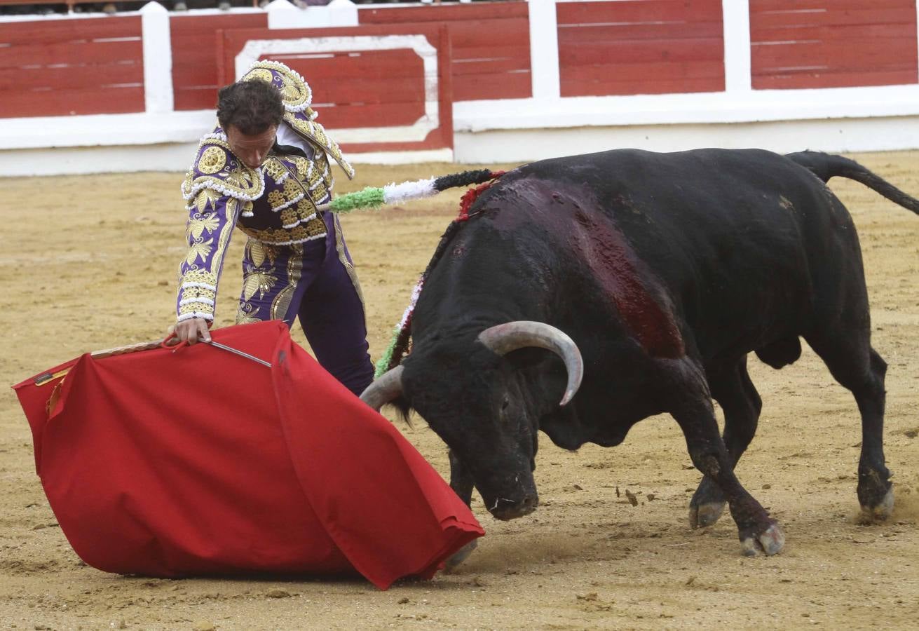 Sábado 6 de septiembre. Mora, Ferrera y Talavante salen a hombros en Mérida. Fotos: J. M. Romero