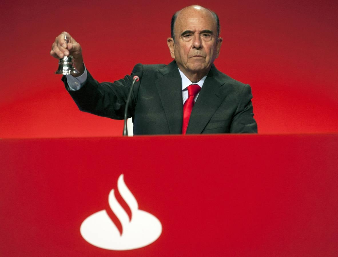 Miércoles 10 de septiembre: El presidente del banco Santander, Emilio Botín, falleció en Madrid a los 79 años, y fue enterrado en el panteón familiar de la localidad cántabra de Puente San Miguel. Foto: REUTERS/Nacho Cubero