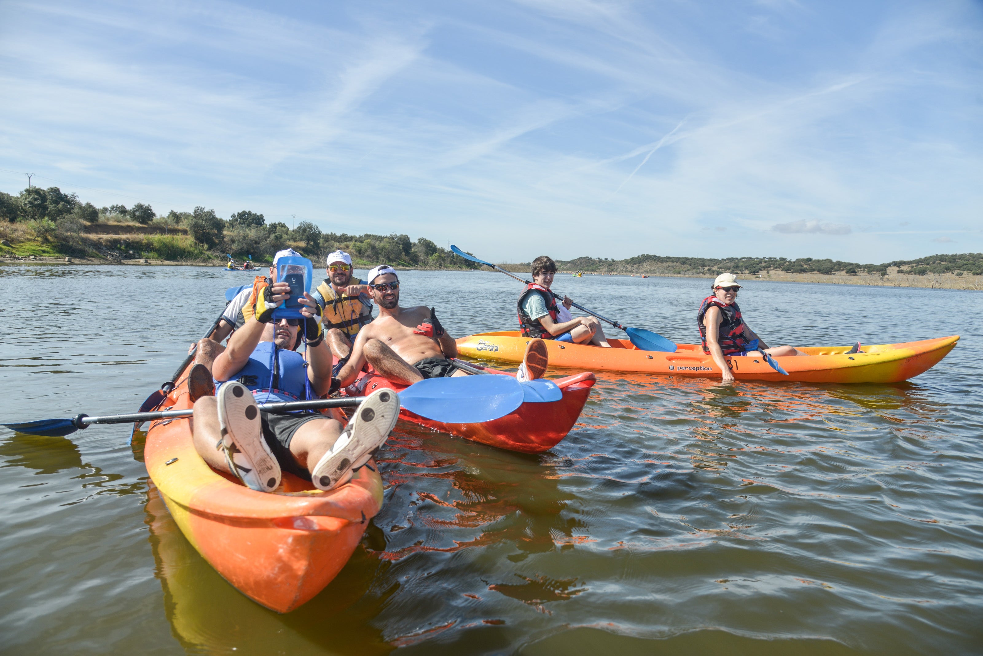 150 piragüistas participan en el III Descenso de Alqueva