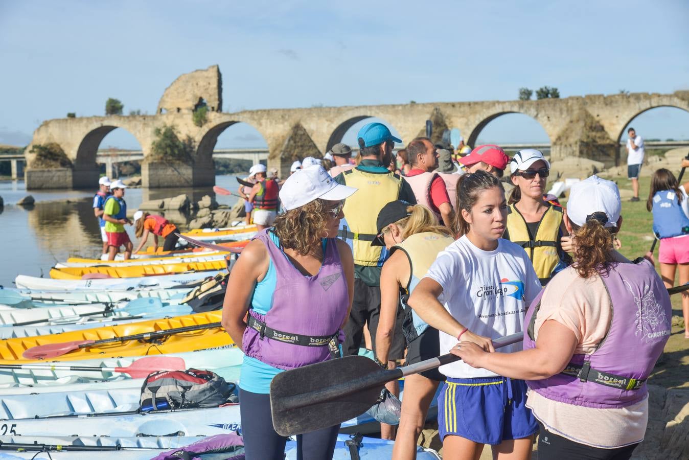 Sábado 13 de septiembre:  150 piragüistas completaron el recorrido del tercer descenso de Alqueva. Foto: JV Arnelas