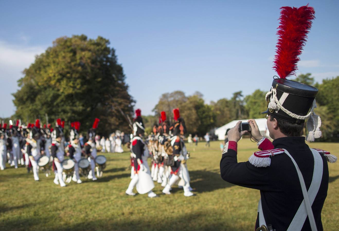 Sábado 20 de septiembre: El 'Imperial Jubilee' reúne a varios cientos de recreadores históricos sobre los terrenos del parque Bois-Preau y el Castillo de Malmaison, conocido como el último hogar de la esposa del emperador Napoleón Bonaparte, Josephine. Durante el transcurso de dos días, re-enactors participar en maniobras militares y desfiles. Foto: EFE/EPA/IAN LANGSDON