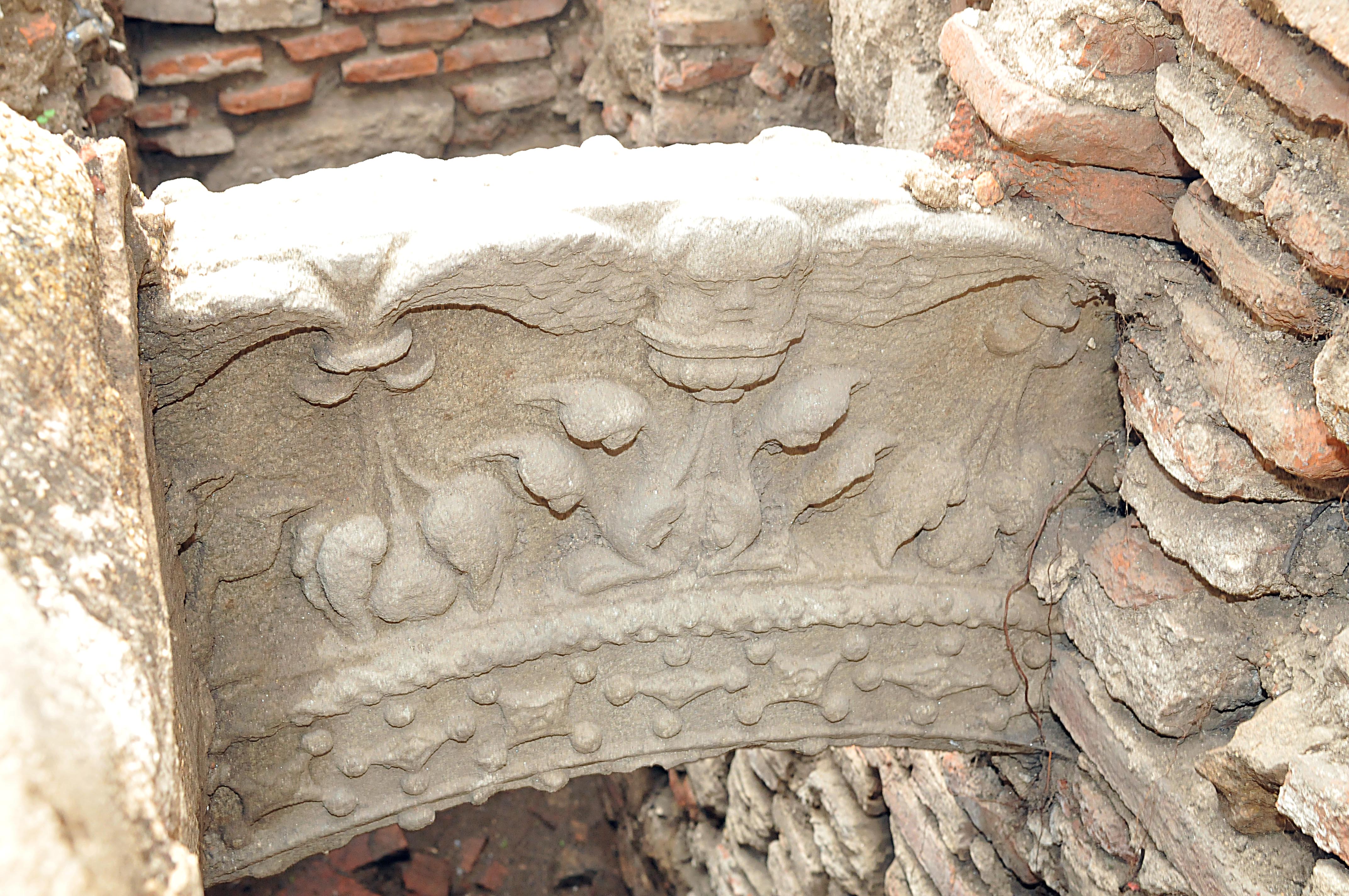 Los trabajos en la barbacana sacan  a la luz nuevos vestigios históricos