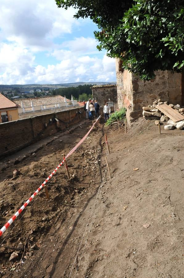 Los trabajos en la barbacana sacan  a la luz nuevos vestigios históricos