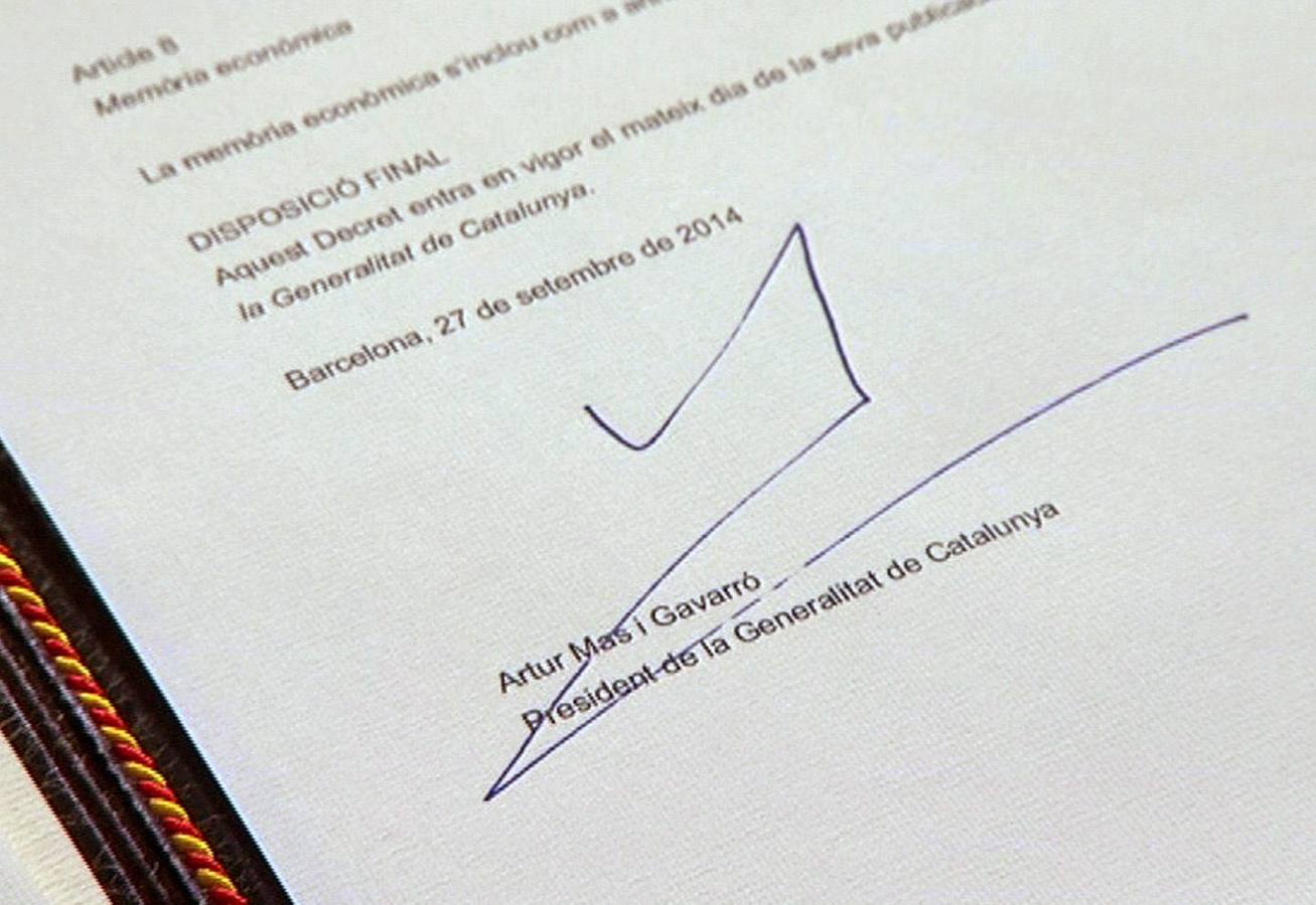 Artur Mas firma la convocatoria de la consulta