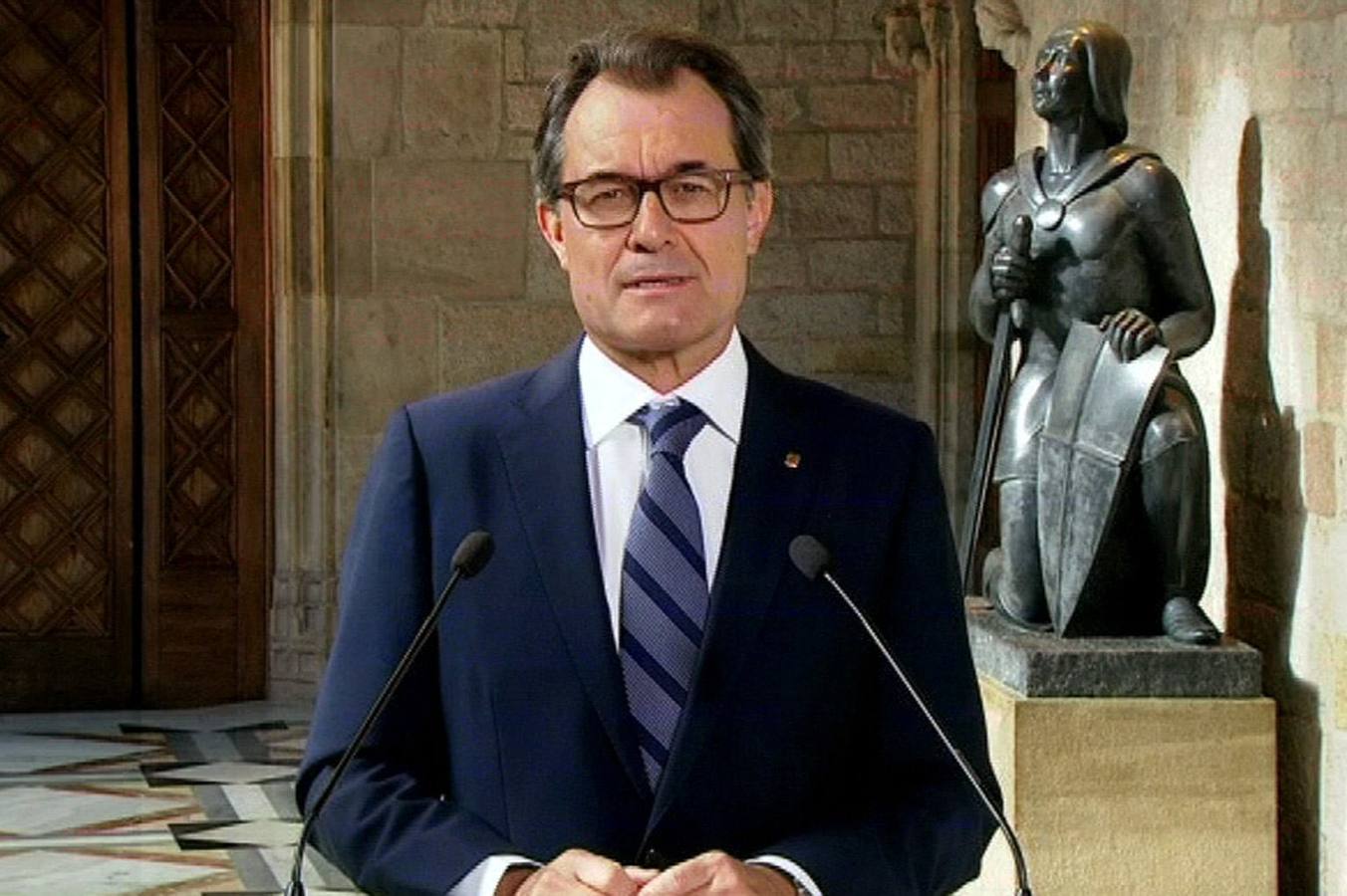 Artur Mas firma la convocatoria de la consulta