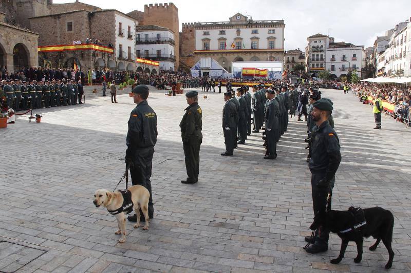 3.000 personas en el primer acto de la Guardia Civil en la Plaza Mayor