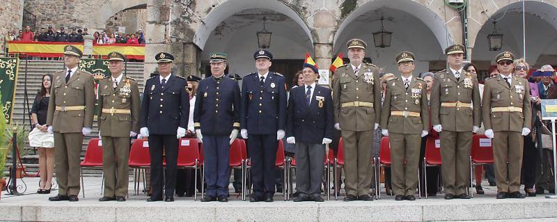 3.000 personas en el primer acto de la Guardia Civil en la Plaza Mayor