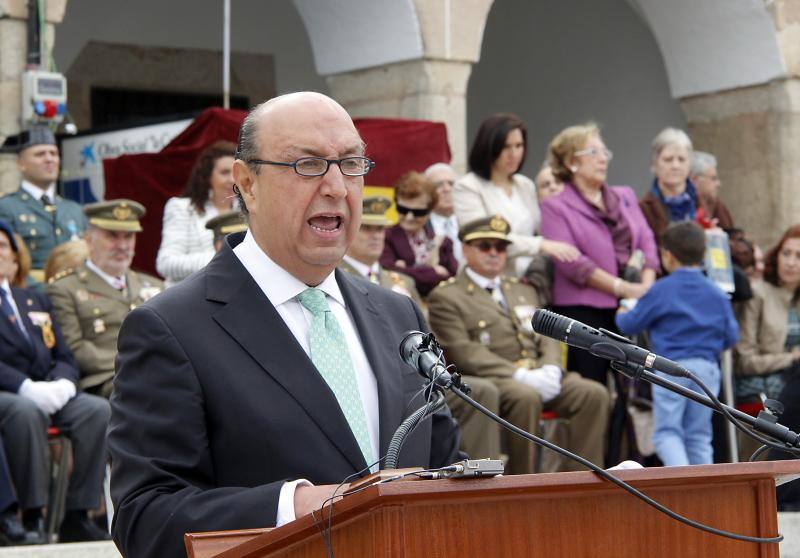 3.000 personas en el primer acto de la Guardia Civil en la Plaza Mayor