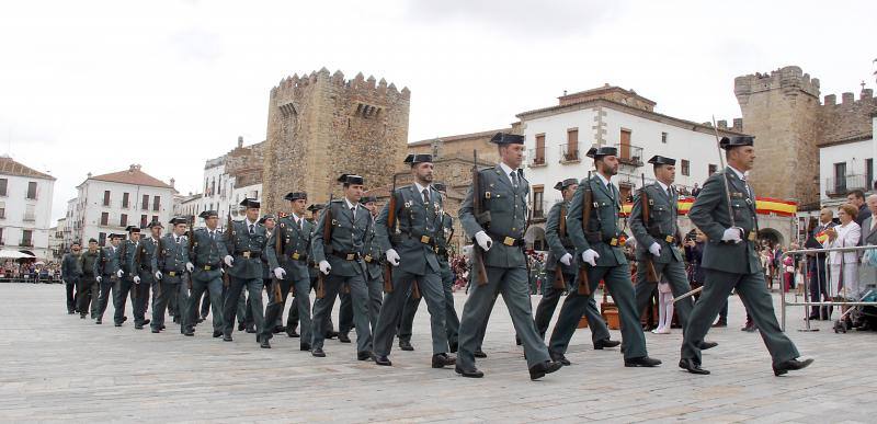 3.000 personas en el primer acto de la Guardia Civil en la Plaza Mayor