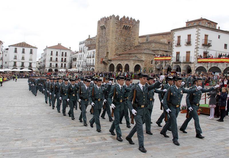 3.000 personas en el primer acto de la Guardia Civil en la Plaza Mayor