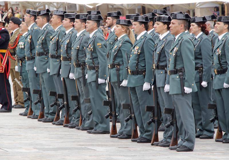 3.000 personas en el primer acto de la Guardia Civil en la Plaza Mayor