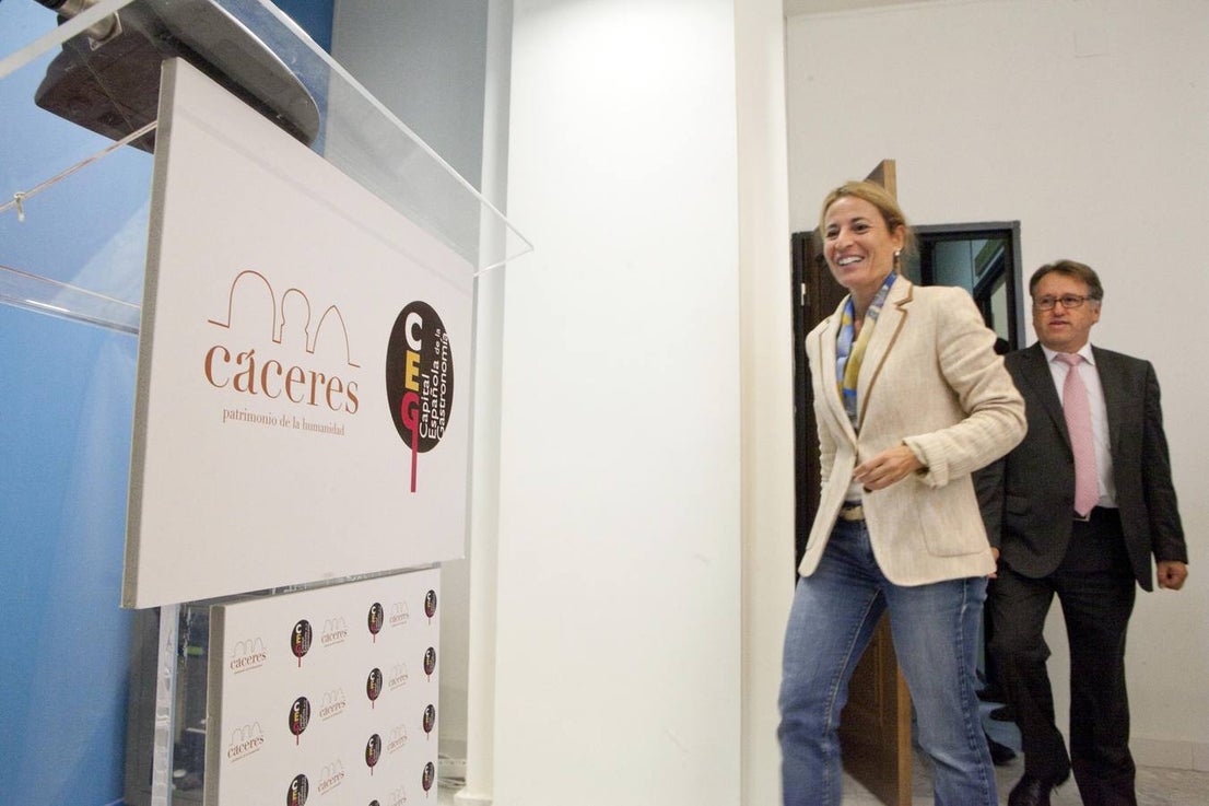 Viernes 17 de octubre: La ciudad de Cáceres proclamada capital española de la gastronomia. Se impone a Valencia, Lugo, Huesca y Cartagena, por lo que sucederá a Vitoria, que ostenta el título durante el presente año.  La Junta de Extremadura  reforzará la partida para la capitalidad por lo que el presupuesto final rondará los 620.000 euros Foto: Jorge Rey