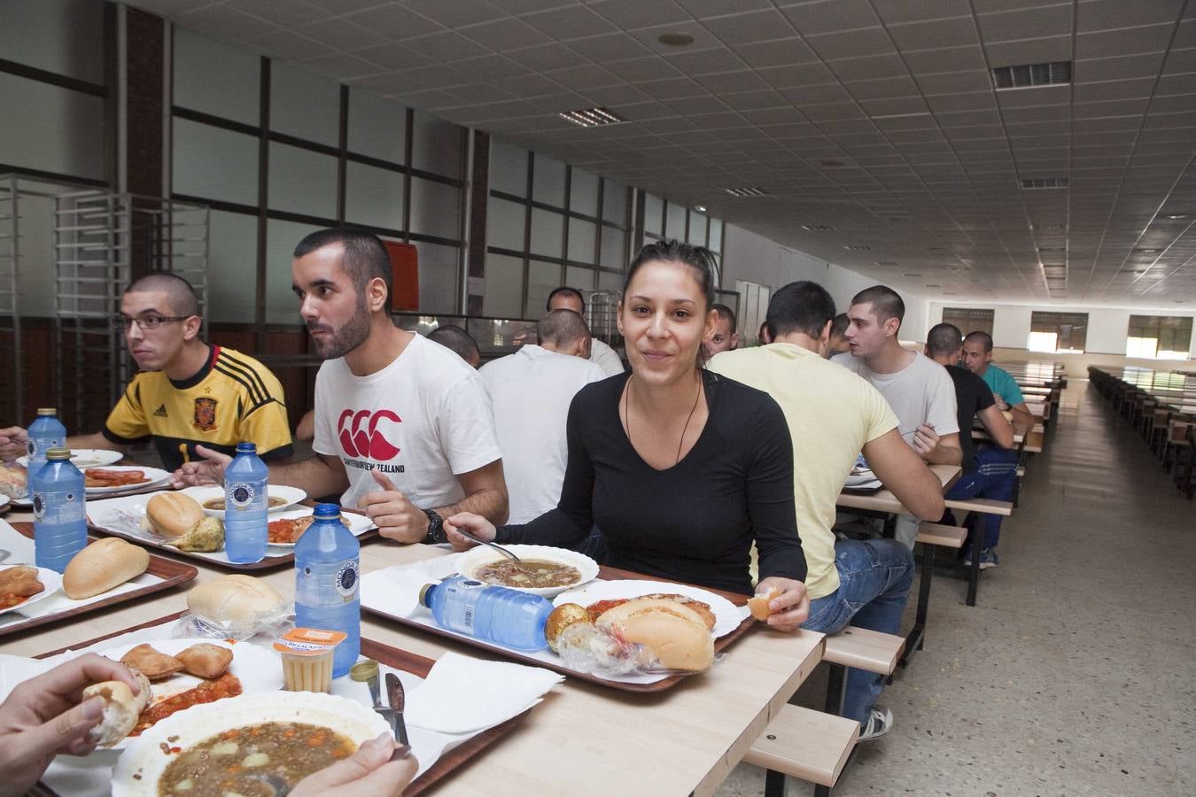 Lunes, 20 de octubre. El Centro de Formación de Tropa (Cefot), número 1 de Cáceres, recibió el segundo ciclo de alumnos de este año, compuesto por 545 jóvenes. Estarán formándose durante cuatro meses, hasta febrero de 2015. Fotos: Jorge Rey