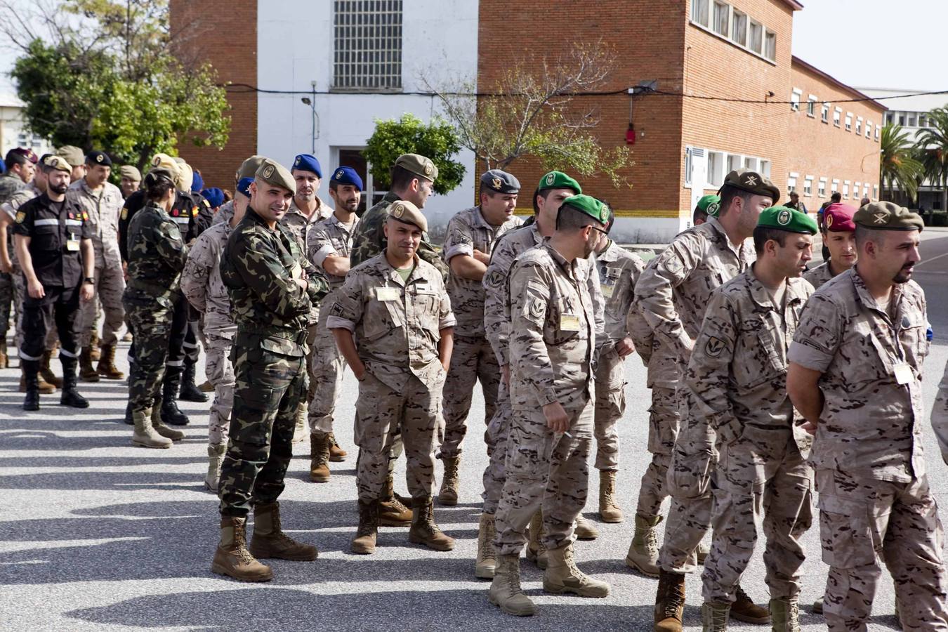 Lunes, 20 de octubre. El Centro de Formación de Tropa (Cefot), número 1 de Cáceres, recibió el segundo ciclo de alumnos de este año, compuesto por 545 jóvenes. Estarán formándose durante cuatro meses, hasta febrero de 2015. Fotos: Jorge Rey