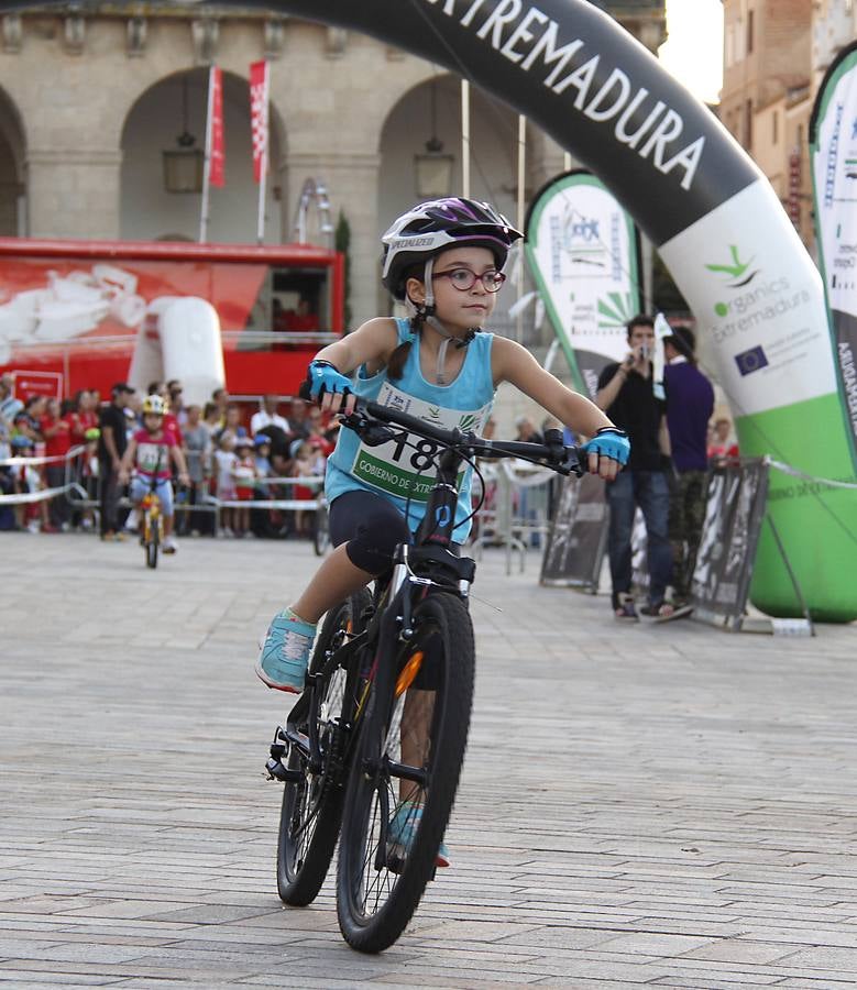 La Plaza Mayor de Cáceres acoge el II Circuito Baby Duatlón