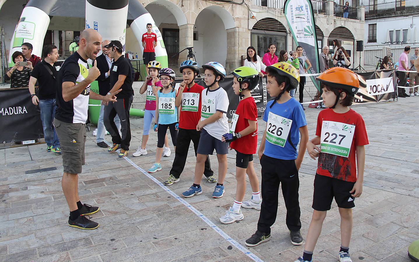 La Plaza Mayor de Cáceres acoge el II Circuito Baby Duatlón