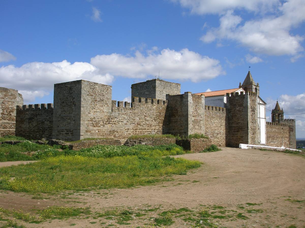 Entrada al castillo de Mourão.