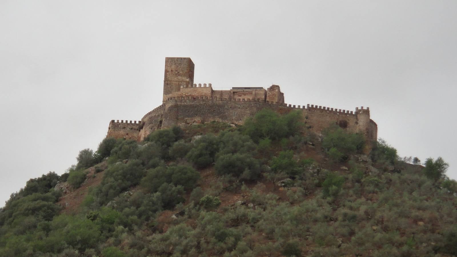 Vista general del castillo de Alconchel