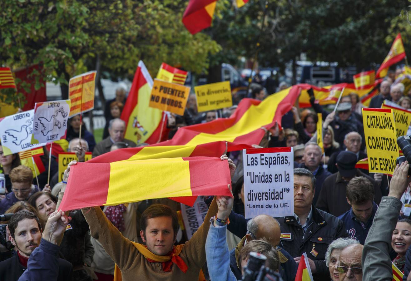 Domingo, 9 de noviembre: Jornada participativa, sin carácter vinculante, convocada hoy para que los catalanes se pronuncien sobre la independencia de Cataluña. Fotografías: REUTERS/EFE