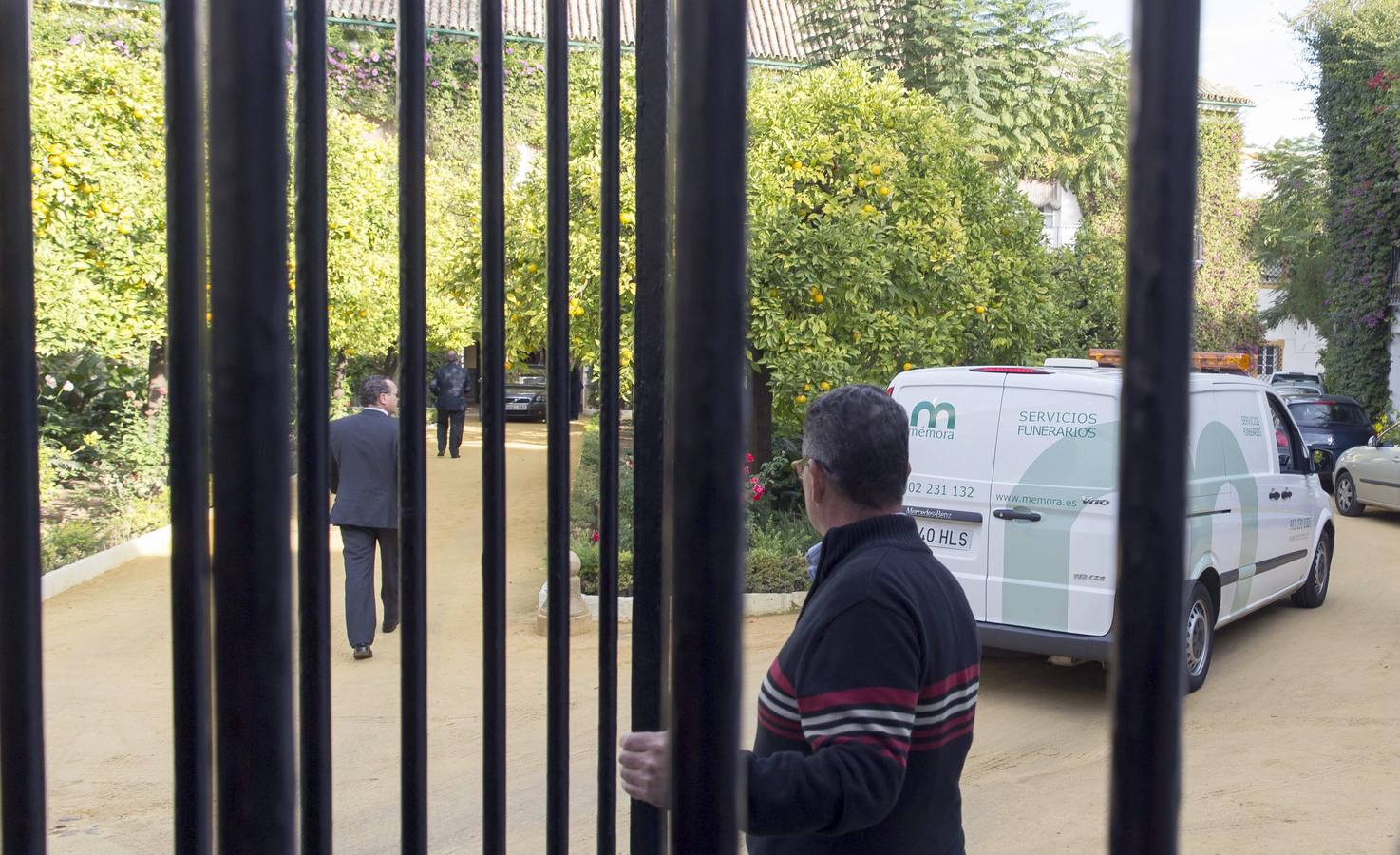 Jueves, 20 noviembre: El Palacio de Dueñas en Sevilla falleció la duquesa de Alba, Cayetana Fitz-James Stuart, cuya capilla ardiente quedó instalada en el Ayuntamiento hispalense. Fotografía: EFE/Julio Muñoz