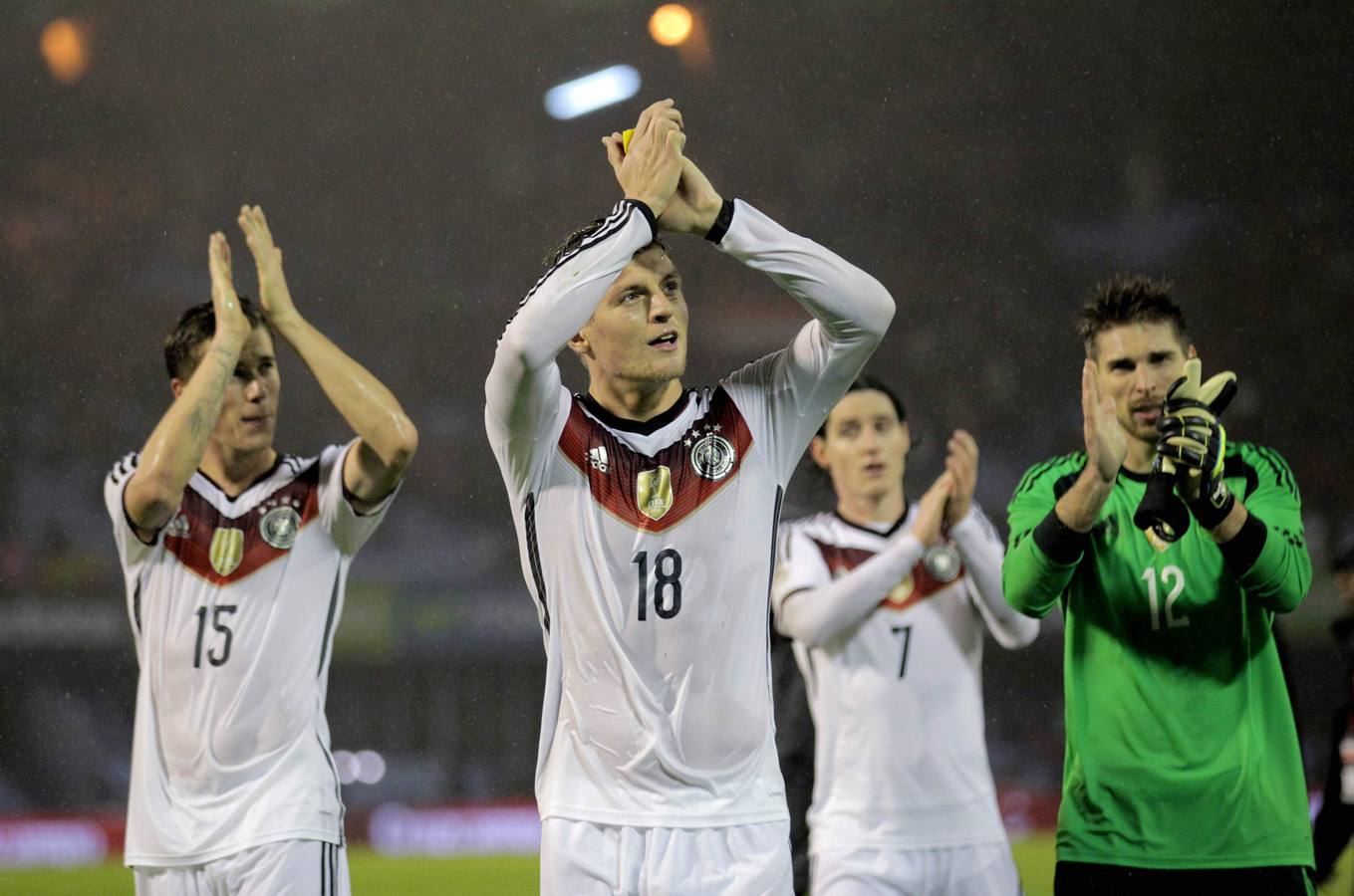 Martes, 17 de noviembre. La Selección española fue derrotada por Alemania por cero tantos a uno, en el partido amistoso que disputaron en el estadio de Balaídos, en Vigo. El gol lo marcó el jugador del Real Madrid Toni Kroos. Fotografía: EFE/Lavandeira jr